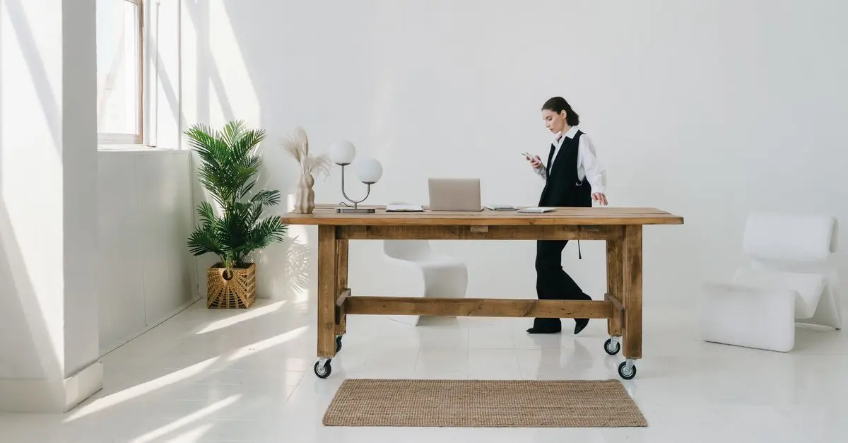 Comment choisir des meubles pour un espace de travail flexible