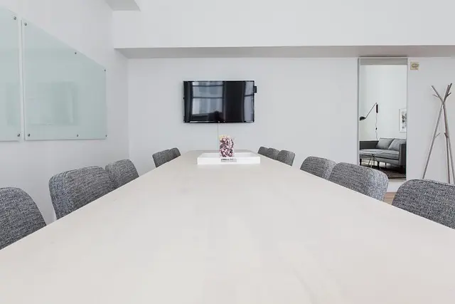 Comment choisir des meubles adaptés à un espace de travail flexible