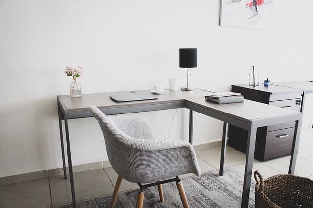 Comment choisir des meubles adaptés à un espace de travail flexible